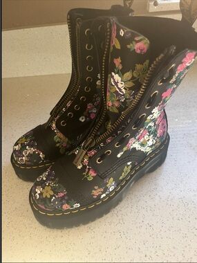 Dr. Martens Sinclair Hi Floral Mash Up Platform Boots NWT Size 8